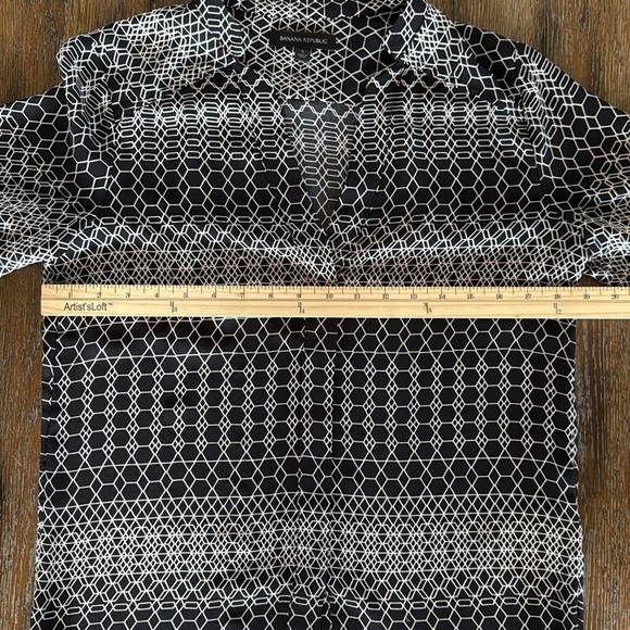 Banana Republic Women’s Black and Cream Geometric Long Sleeve Top Blouse Size S - Picture 4 of 9